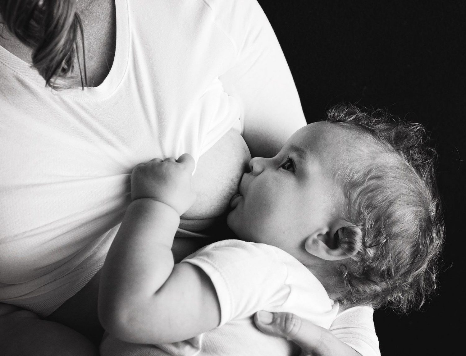 breastfeeding-2428378_1920 breastfeeding-2428378_1920